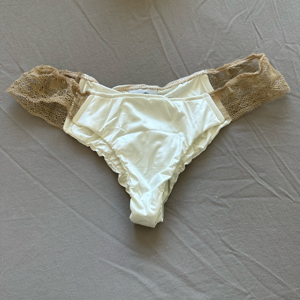 Beach Bunny Swimwear Bottom in L